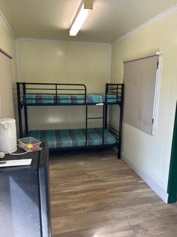 Territory Manor Motel & Caravan Park Mataranka Bilik gambar