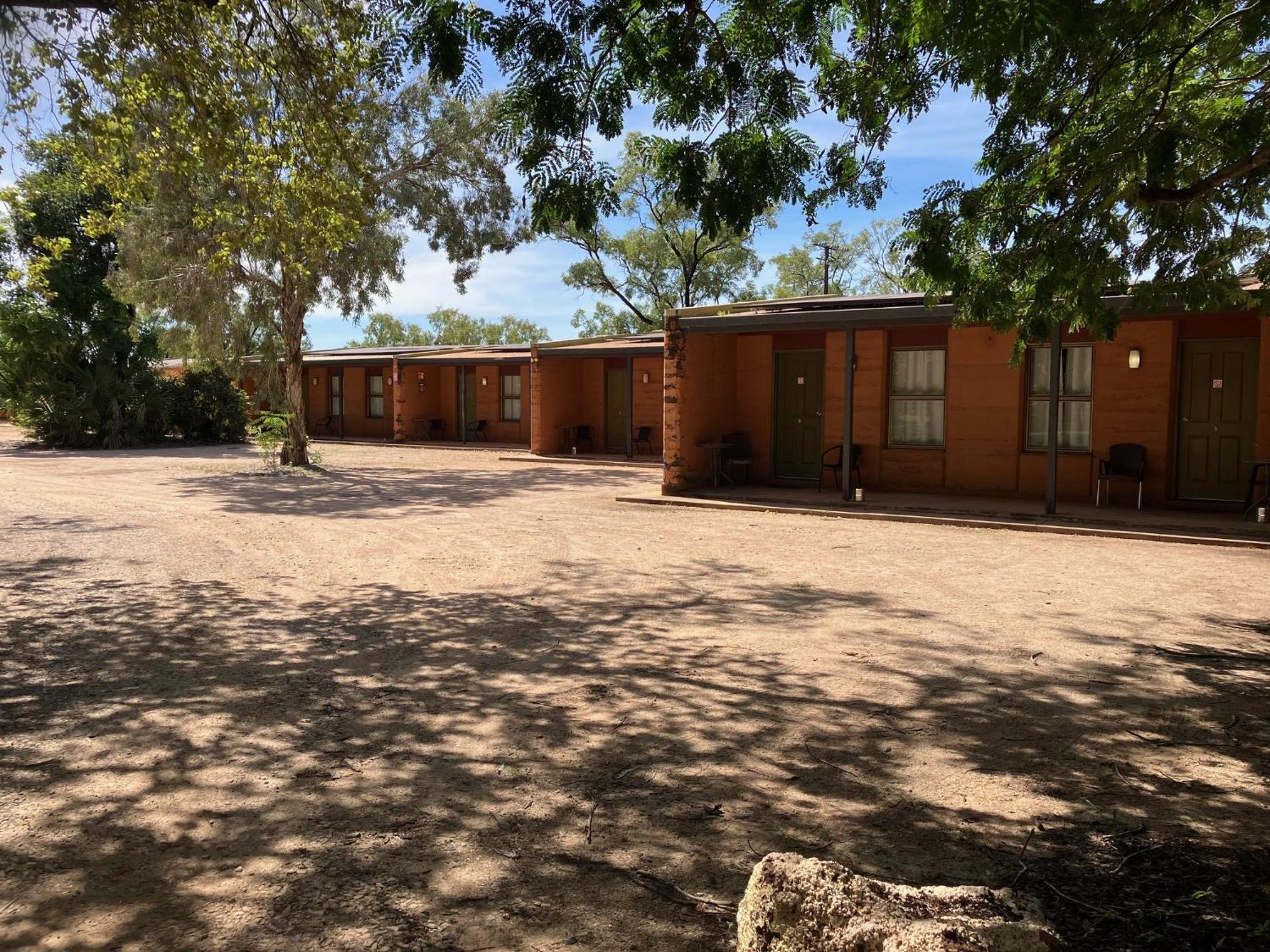 Territory Manor Motel & Caravan Park Mataranka Luaran gambar
