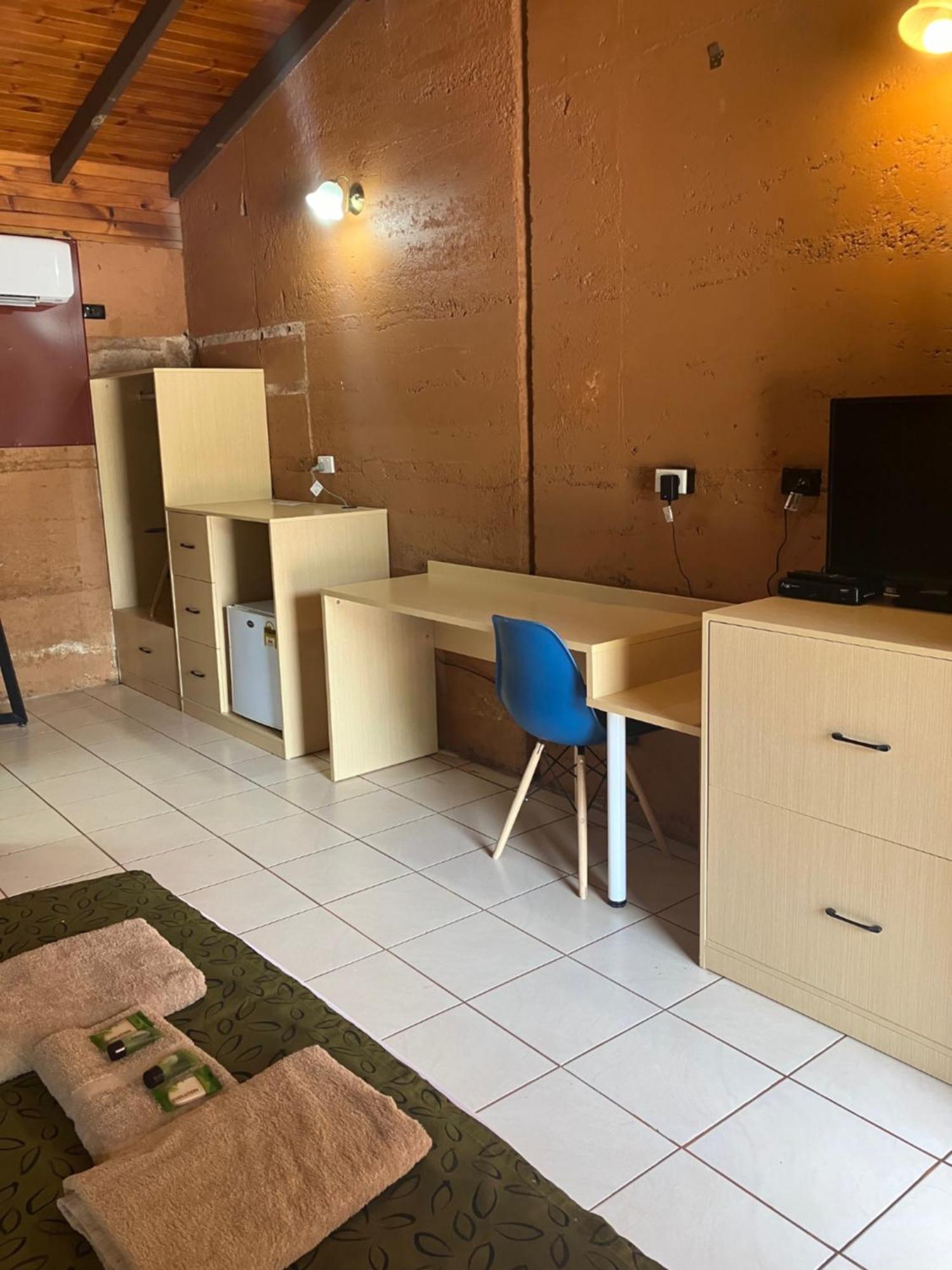 Territory Manor Motel & Caravan Park Mataranka Bilik gambar