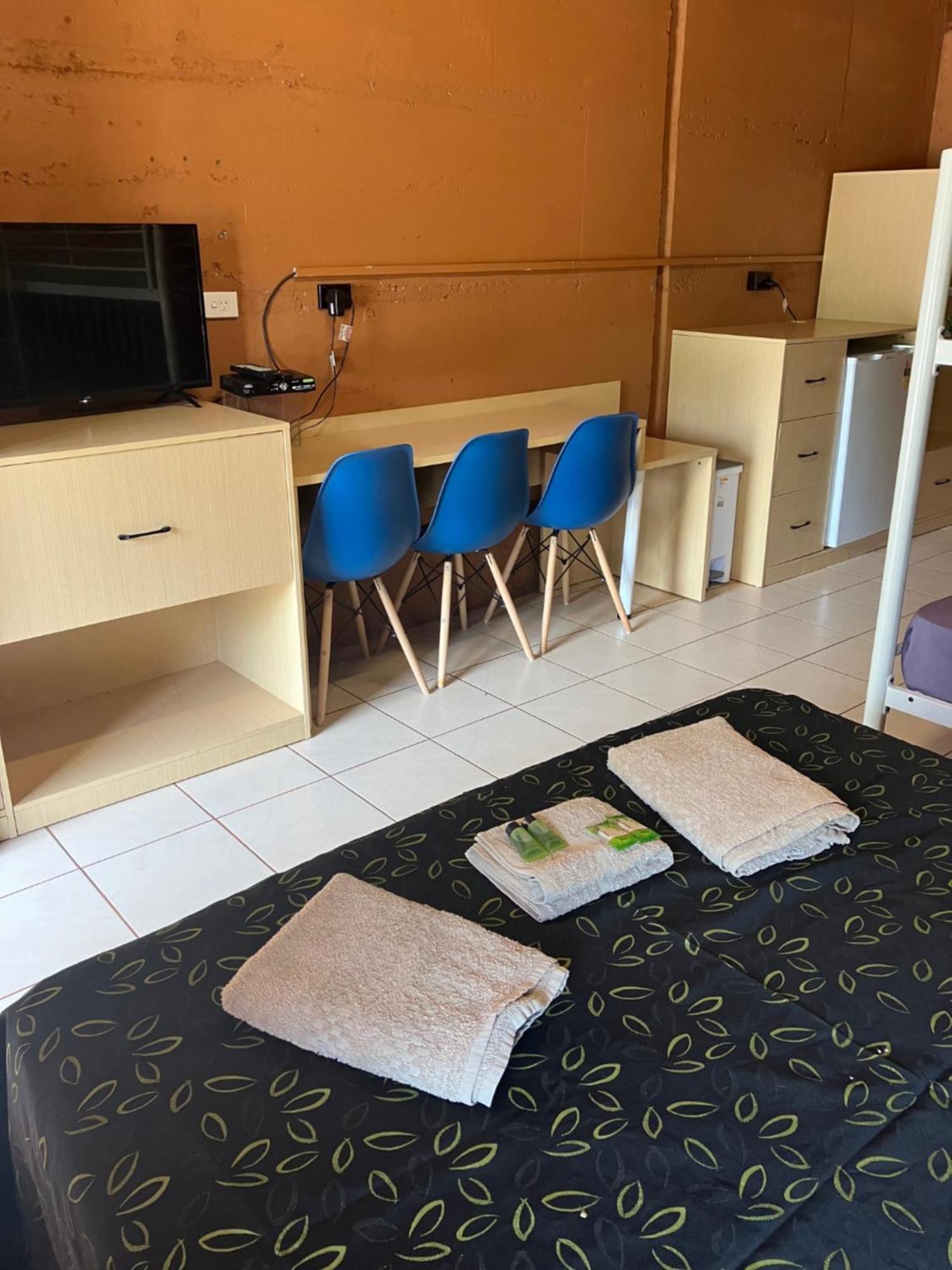 Territory Manor Motel & Caravan Park Mataranka Bilik gambar